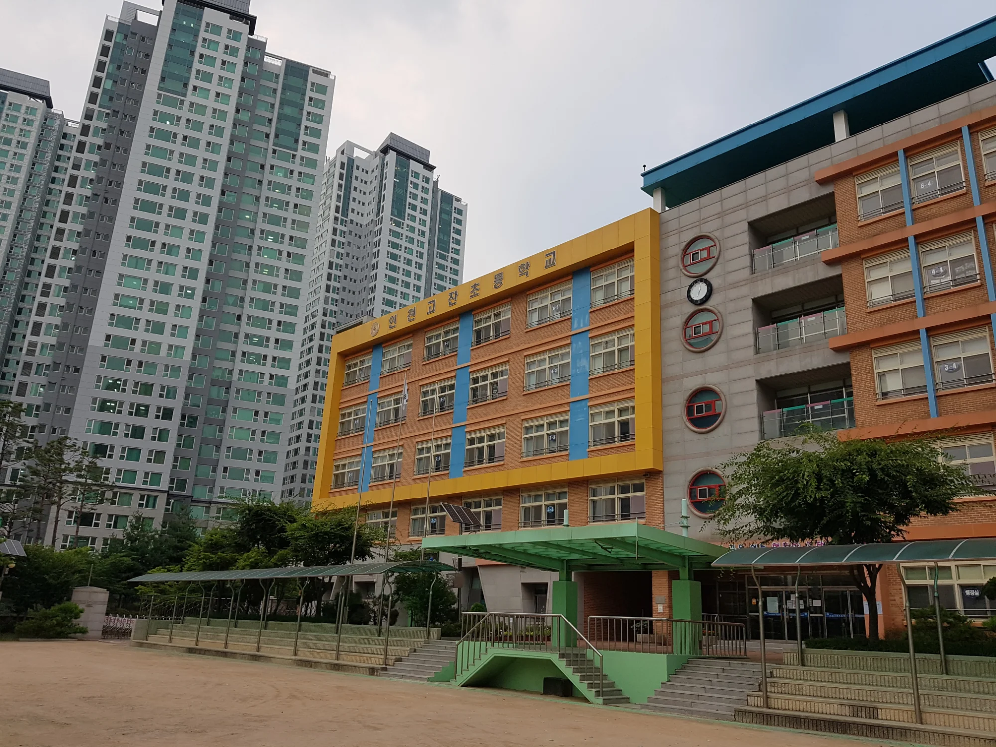 인천 남동구 학교 20평 전기온돌강화마루 시공 사진 1