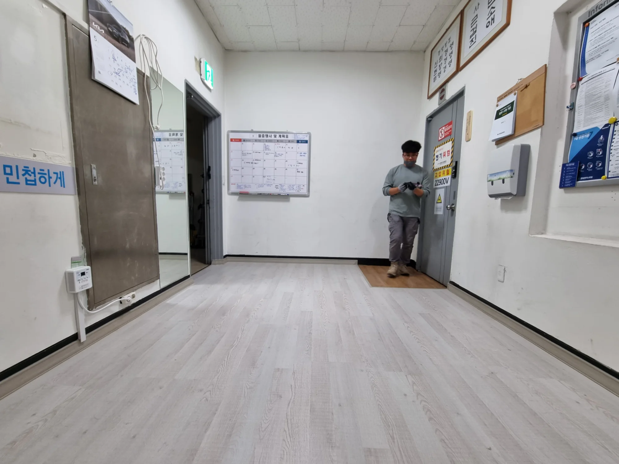서울 도봉구 휴게실 3평 전기온돌강화마루 시공 사진 1
