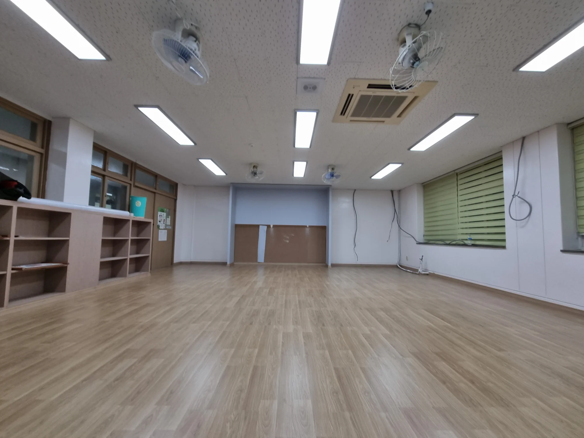 경기 부천시 학교 20평 전기온돌강화마루 시공 사진 2