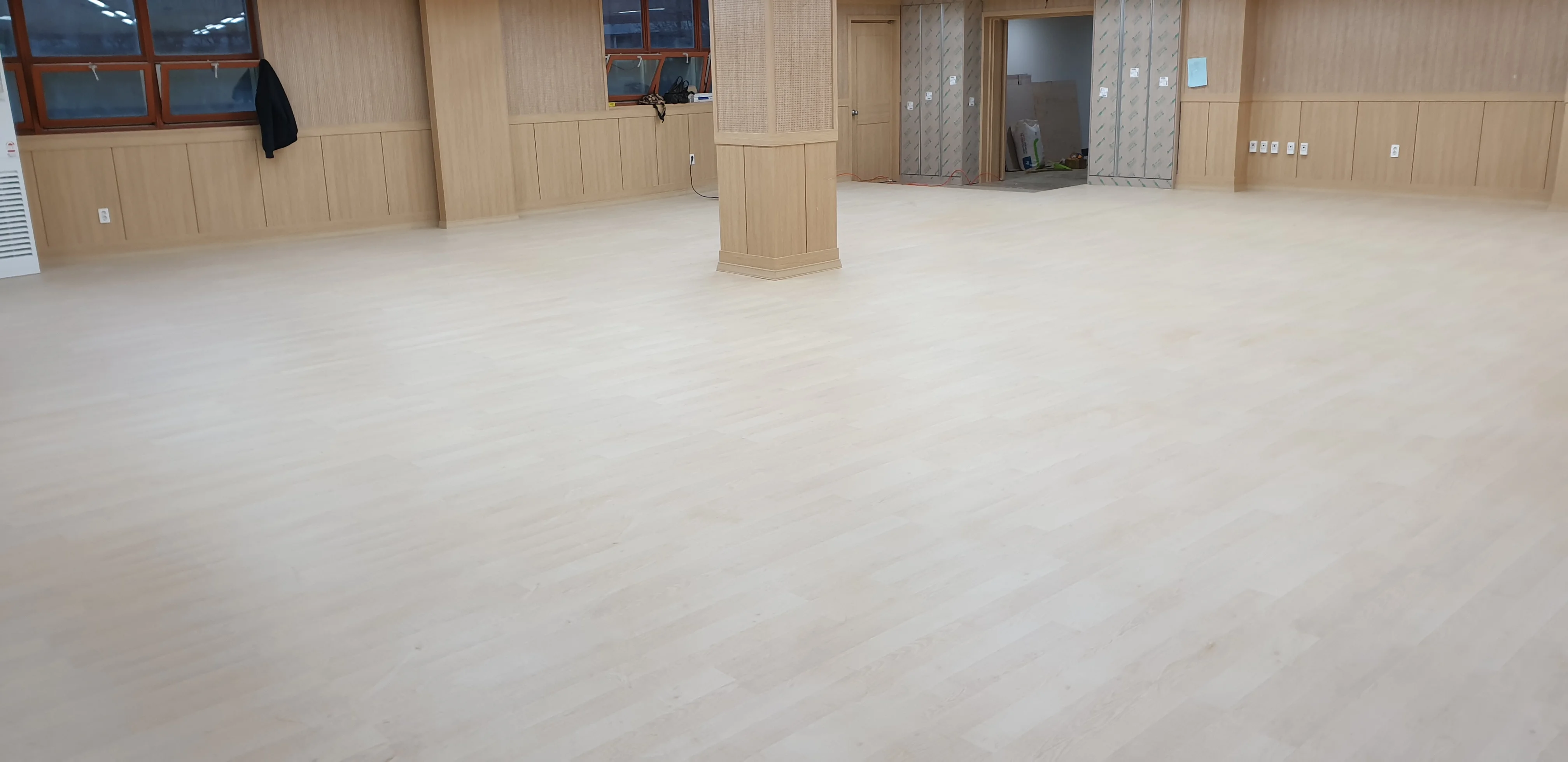 충남 아산시 학교 40평 전기온돌강화마루 시공 사진 3