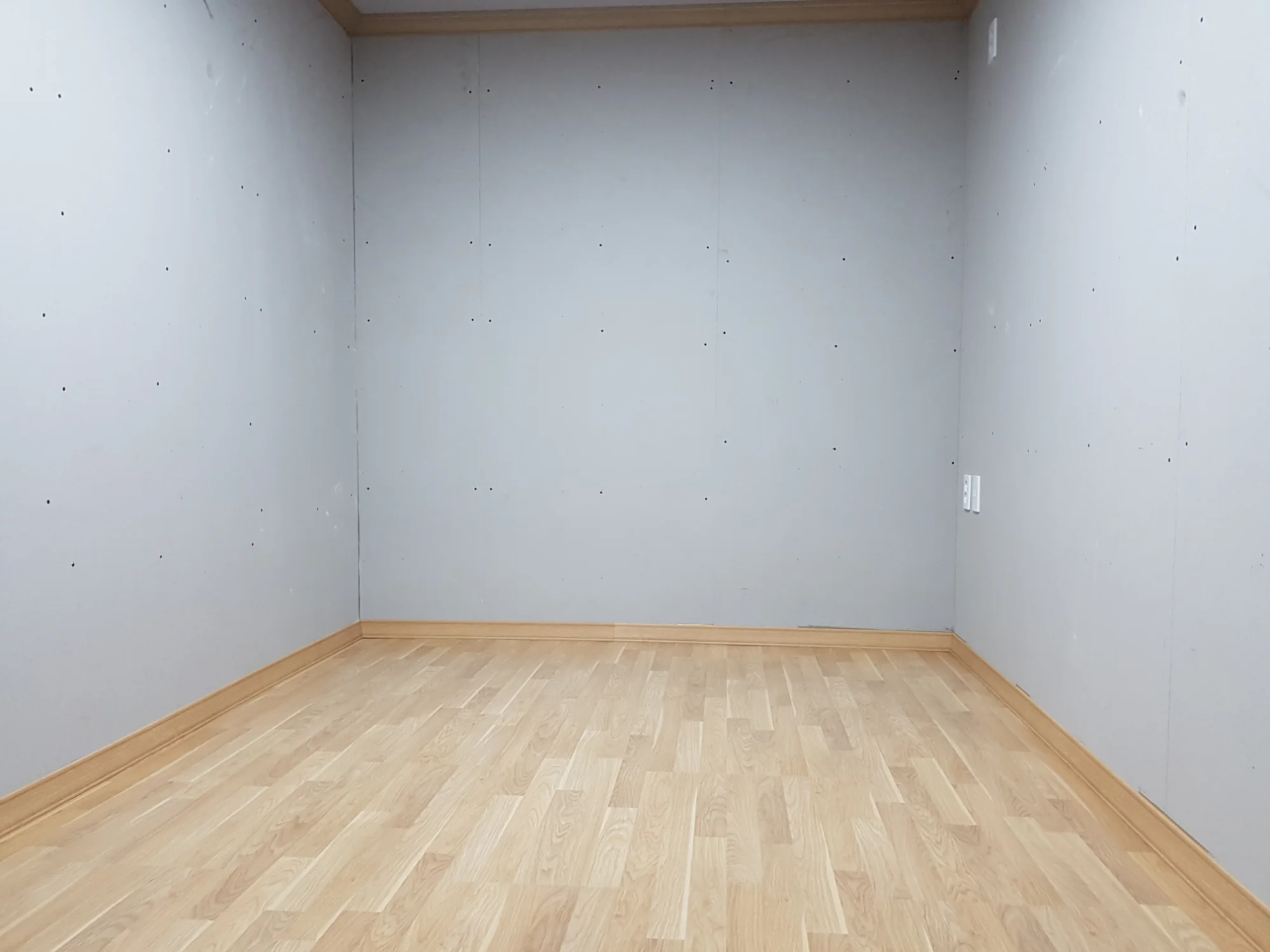 경기 김포시 휴게실 10평 전기온돌강화마루 시공 사진 2