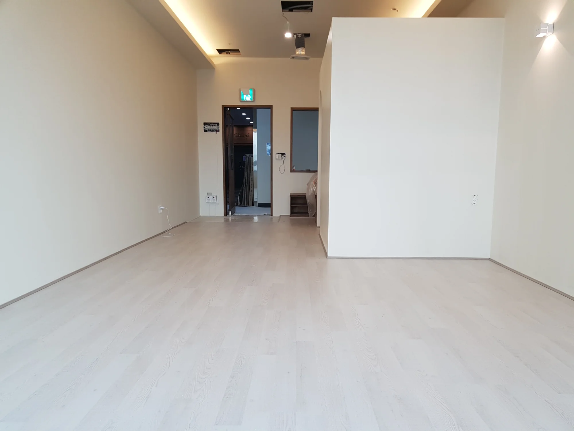 경기 성남시 운동 시설 15평 전기온돌강화마루 시공 사진 4