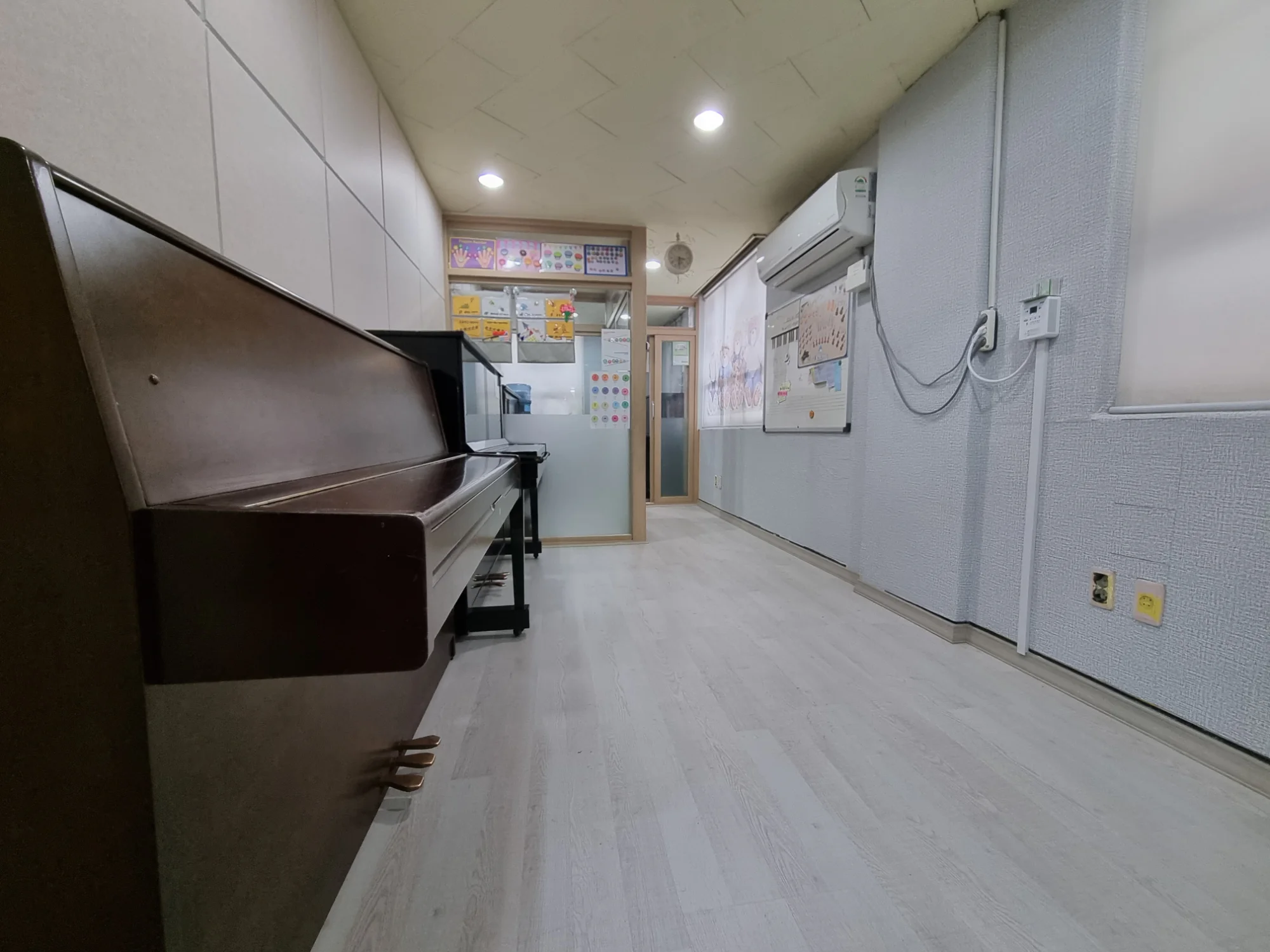 서울 구로구 상업 시설 12평 전기온돌강화마루 시공 사진 2