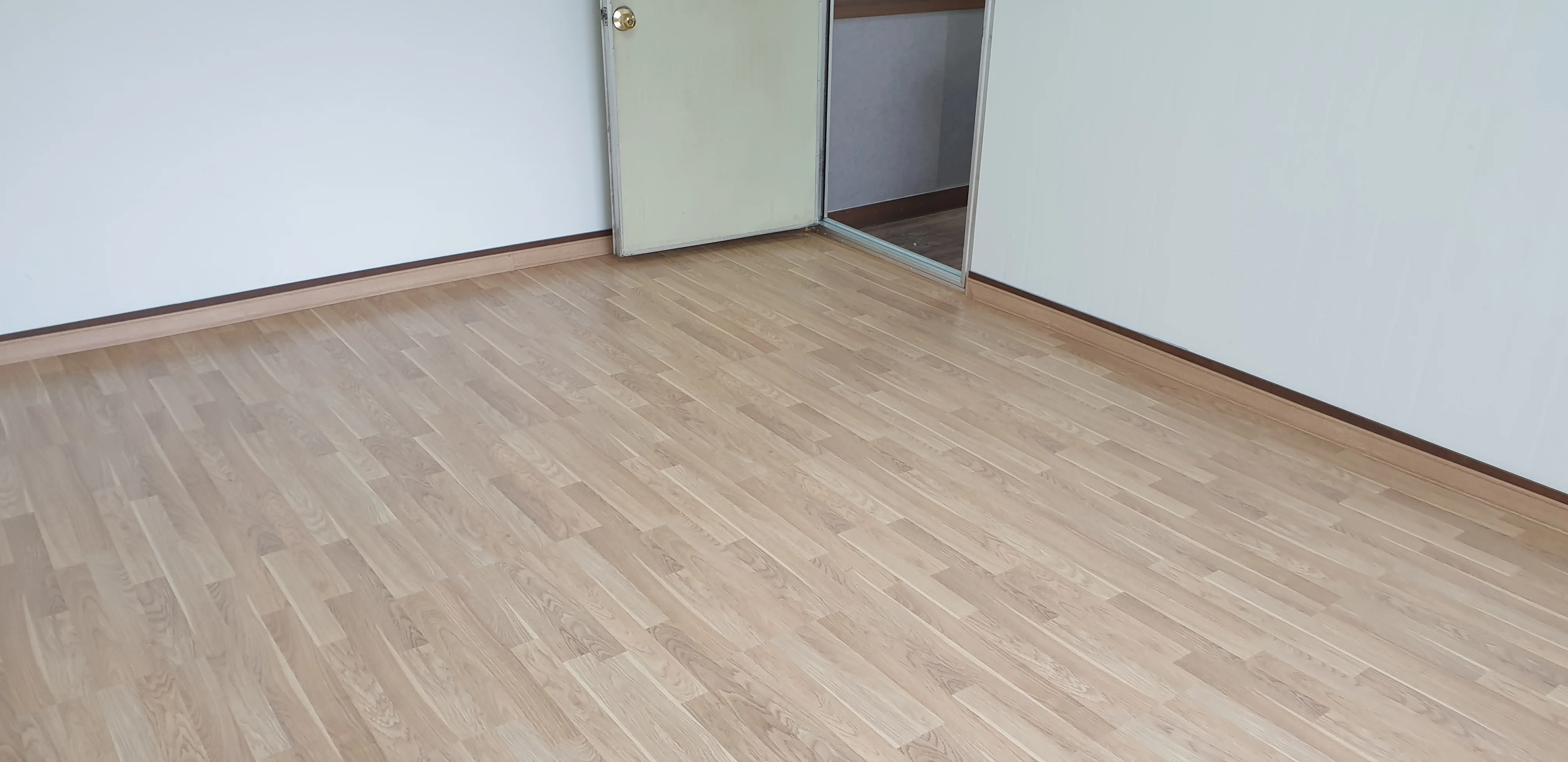 경기 수원시 휴게실 20평 전기온돌강화마루 시공 사진 1