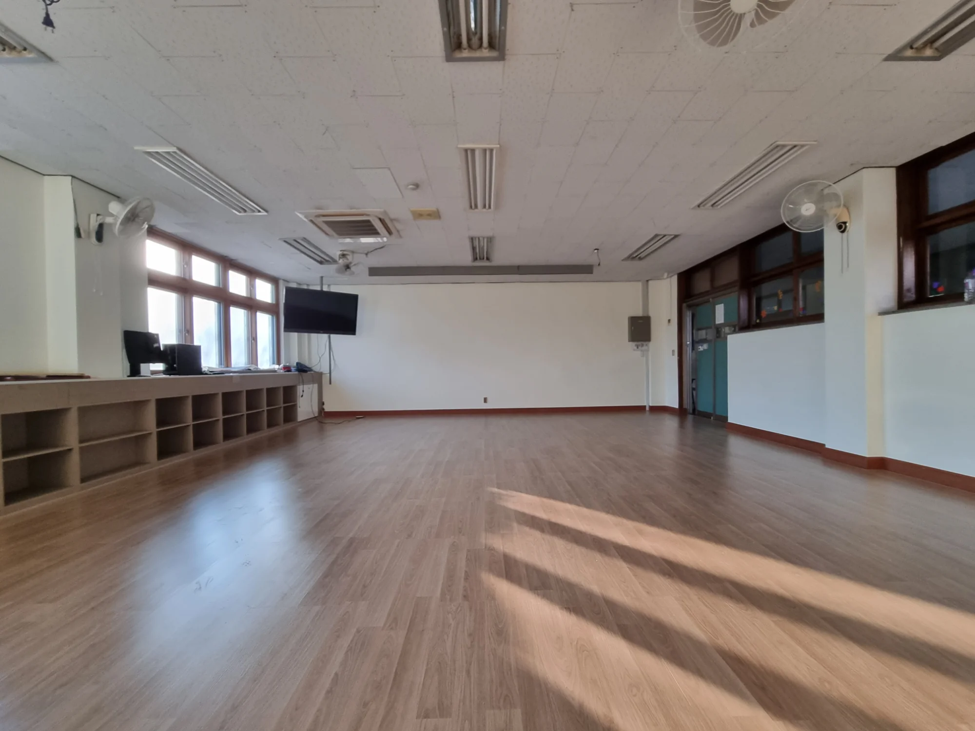 경기 부천시 학교 20평 전기온돌강화마루 시공 사진 2
