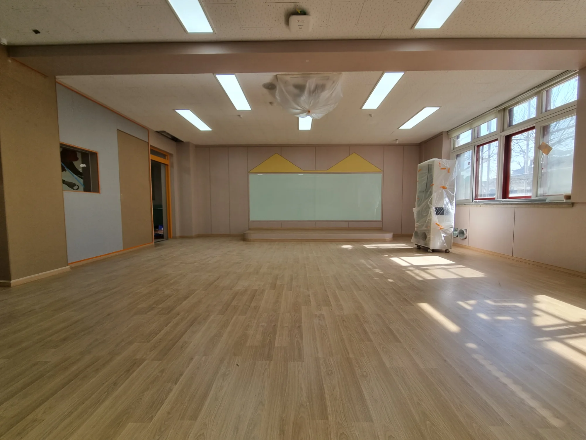 경기 수원시 학교 40평 전기온돌강화마루 시공 사진 2