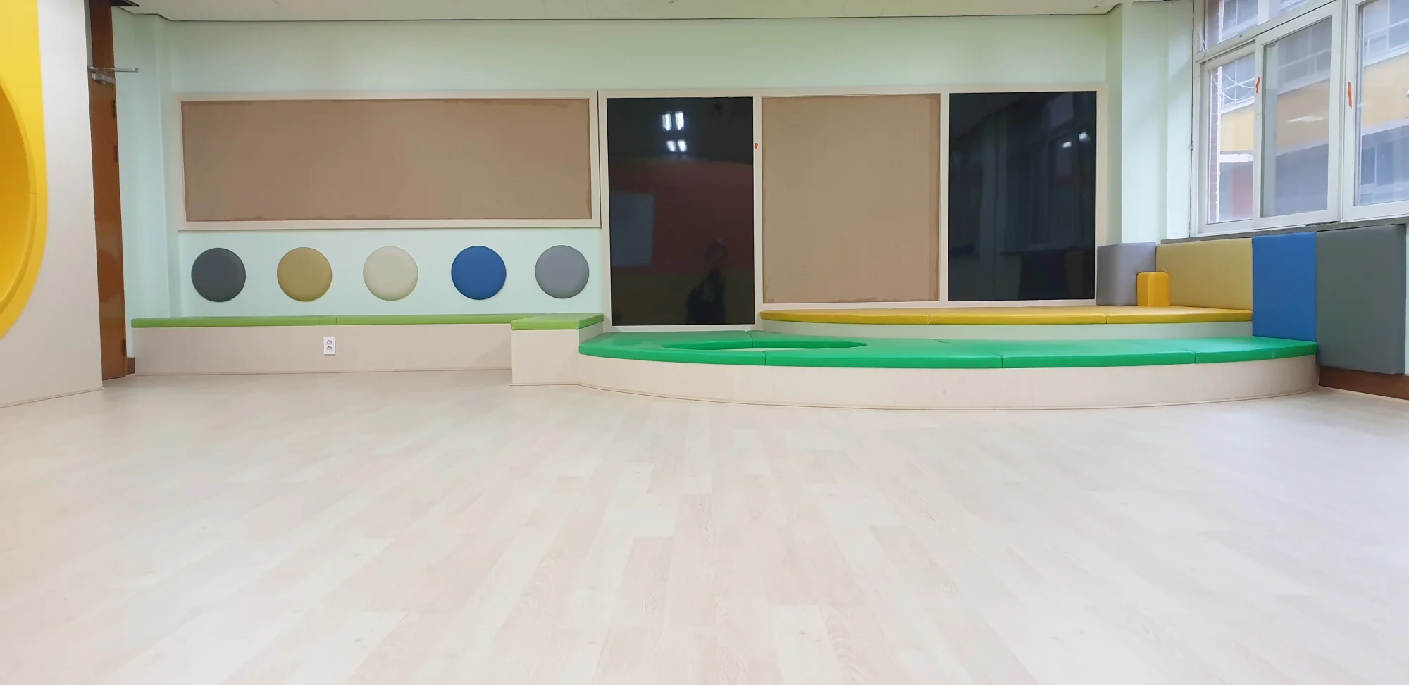 인천 연수구 학교 18평 전기온돌강화마루 시공 사진 2