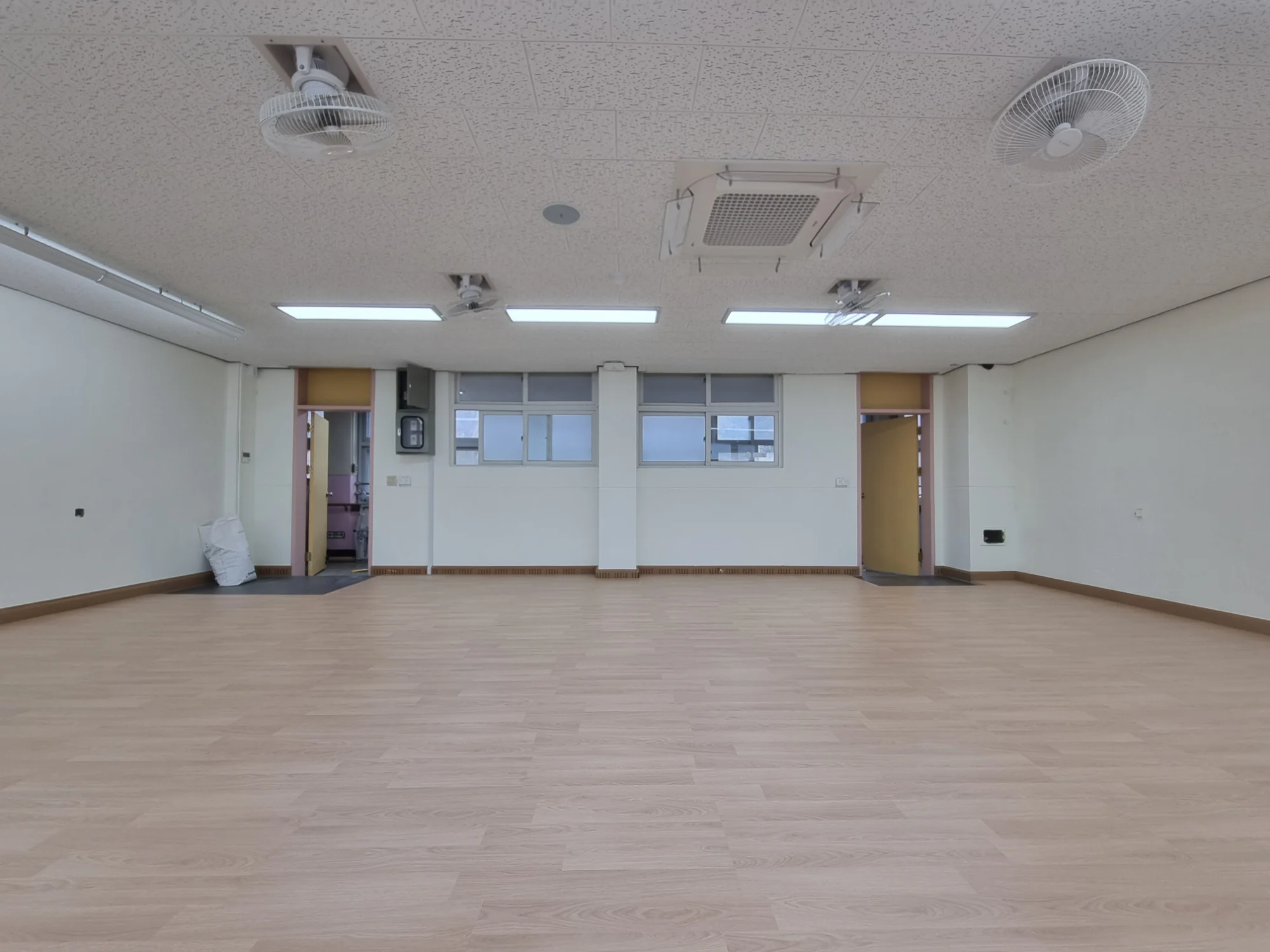 인천 서해구 학교 20평 전기온돌강화마루 시공 사진 2