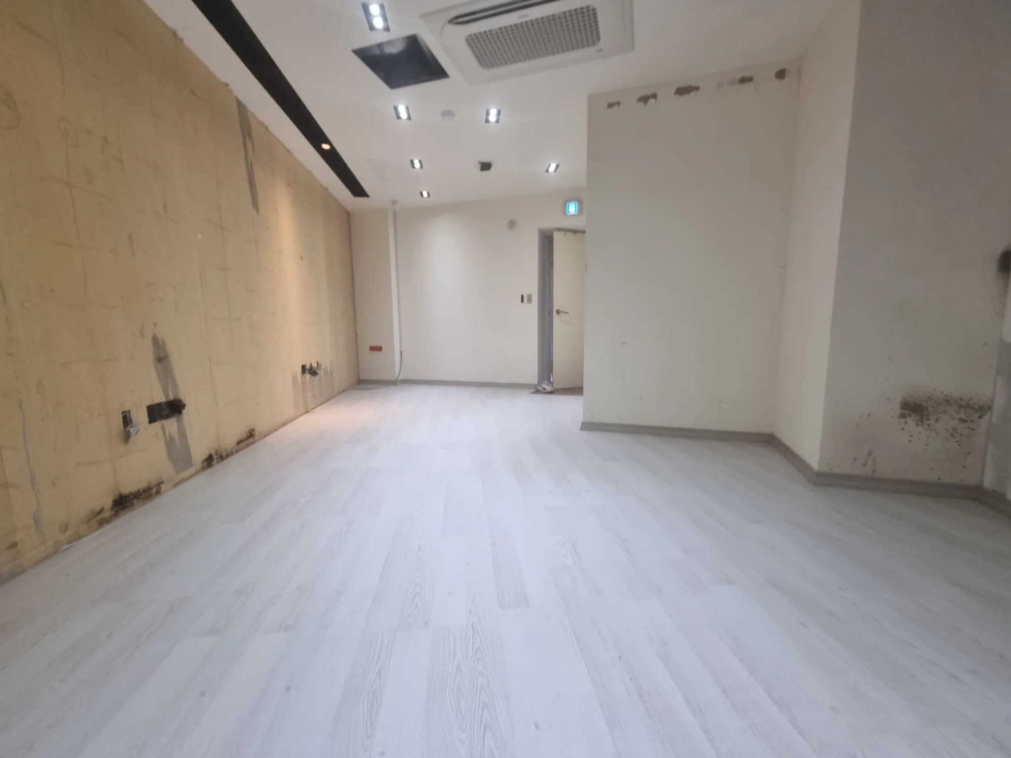 서울 강남구 운동 시설 8평 전기온돌강화마루 시공 사진 2