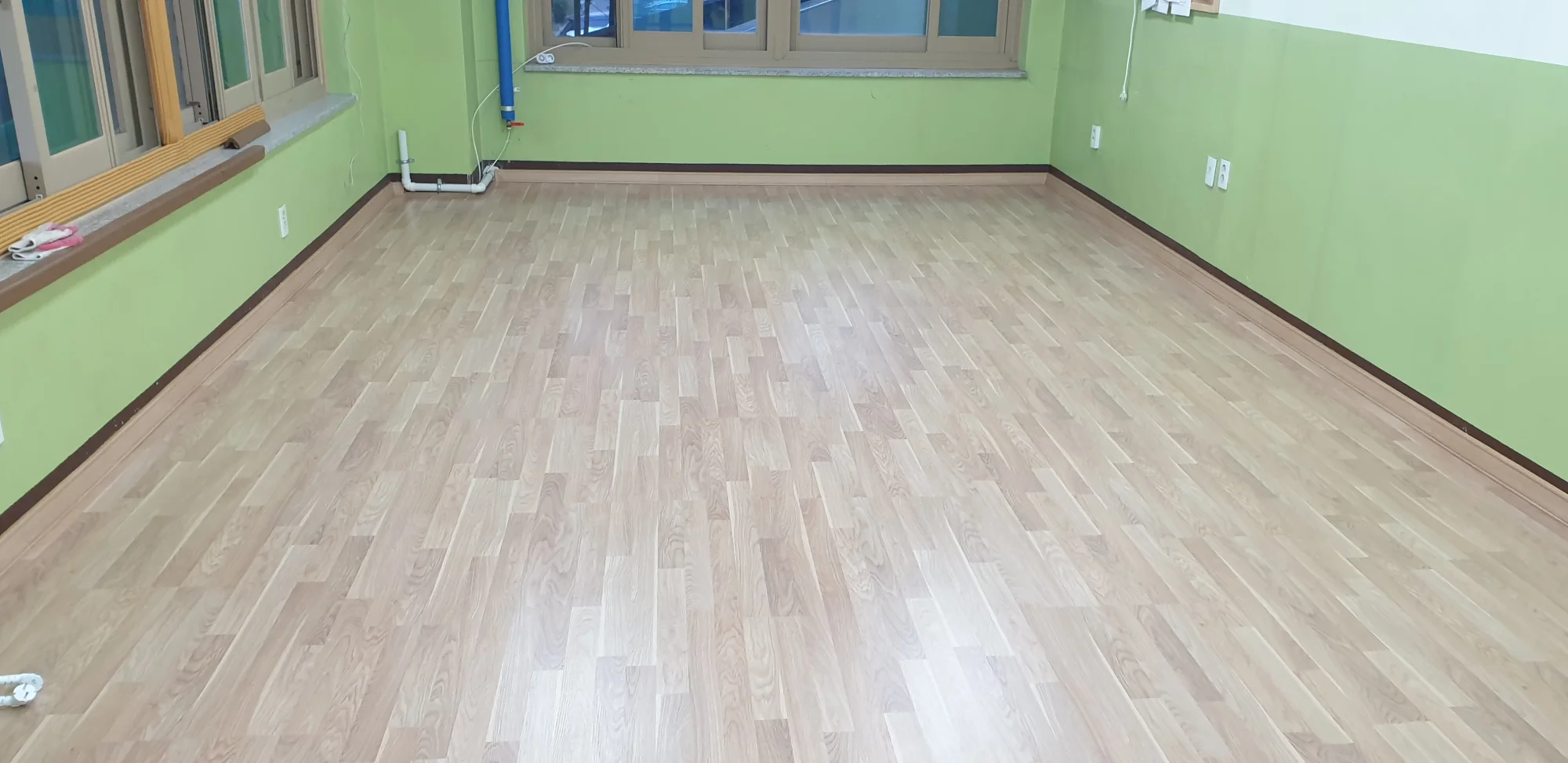 서울 은평구 학교 15평 전기온돌강화마루 시공 사진 2