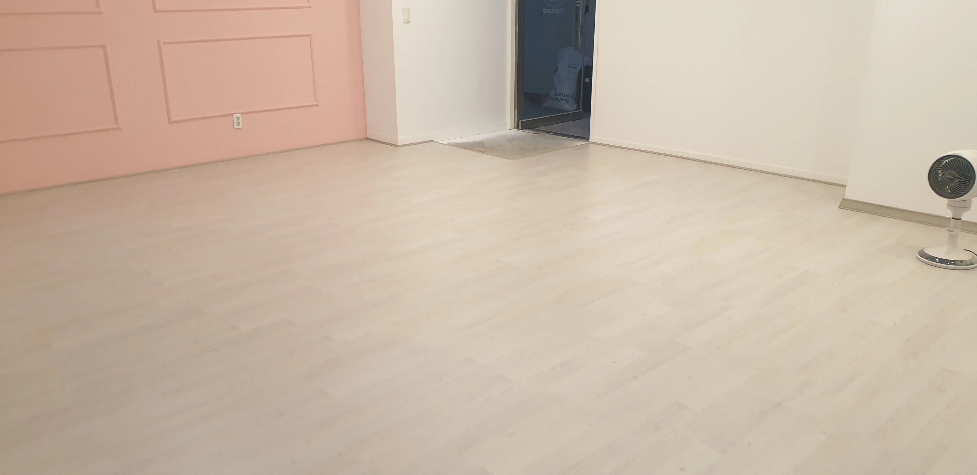 경기 화성시 상업 시설 24평 전기온돌강화마루 시공 사진 3