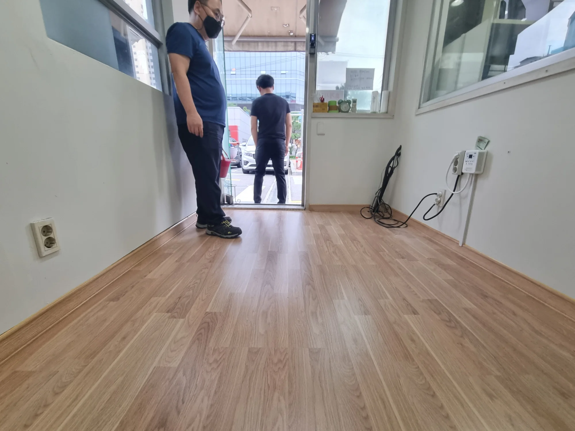 서울 성동구 휴게실 4평 전기온돌강화마루 시공 사진 2