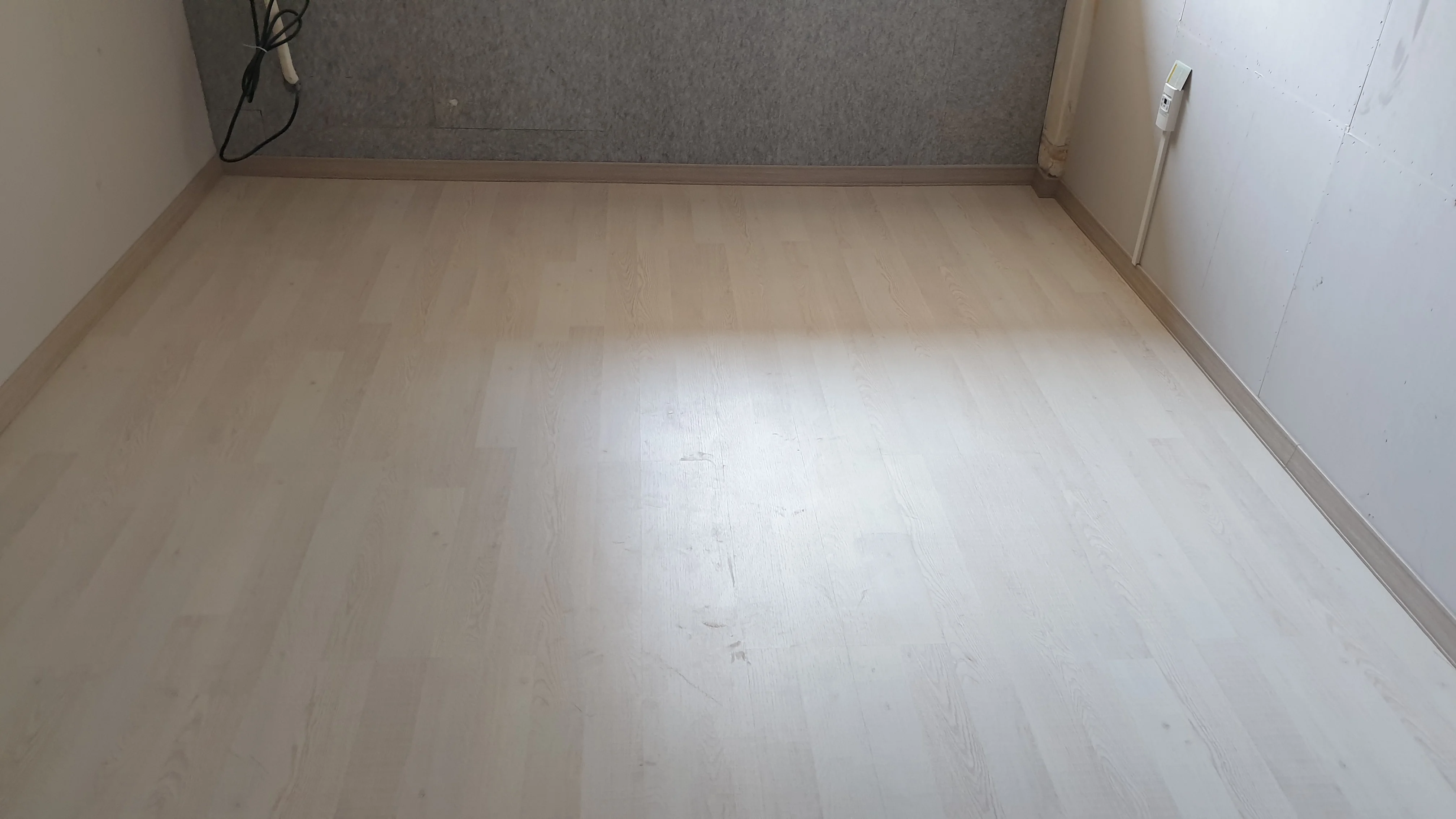 인천 계양구 상업 시설 5평 전기온돌강화마루 시공 사진 2