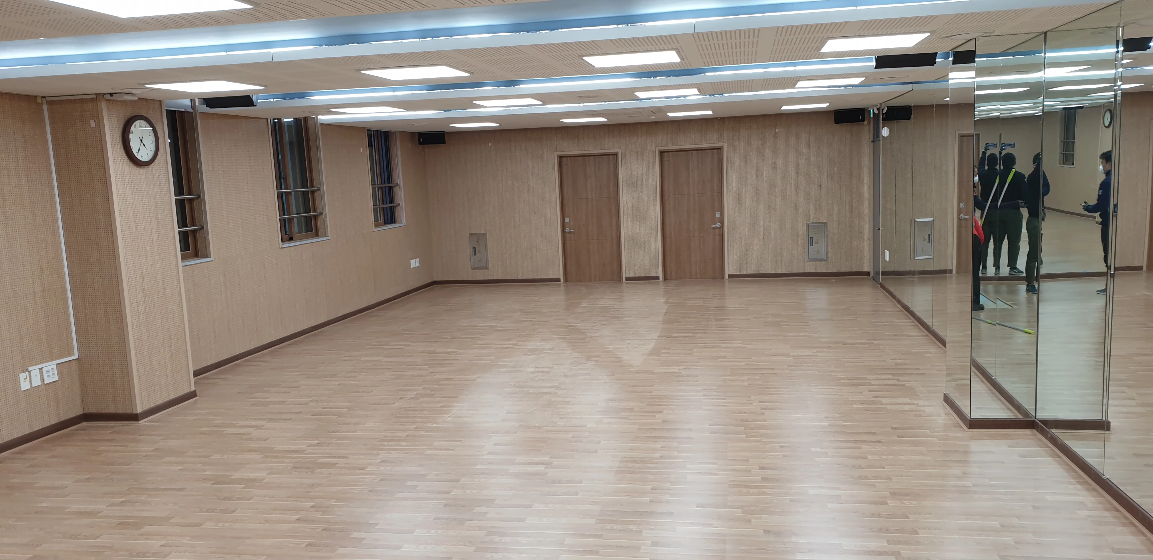 경기 시흥시 공공 기관 30평 전기온돌강화마루 시공 사진 1