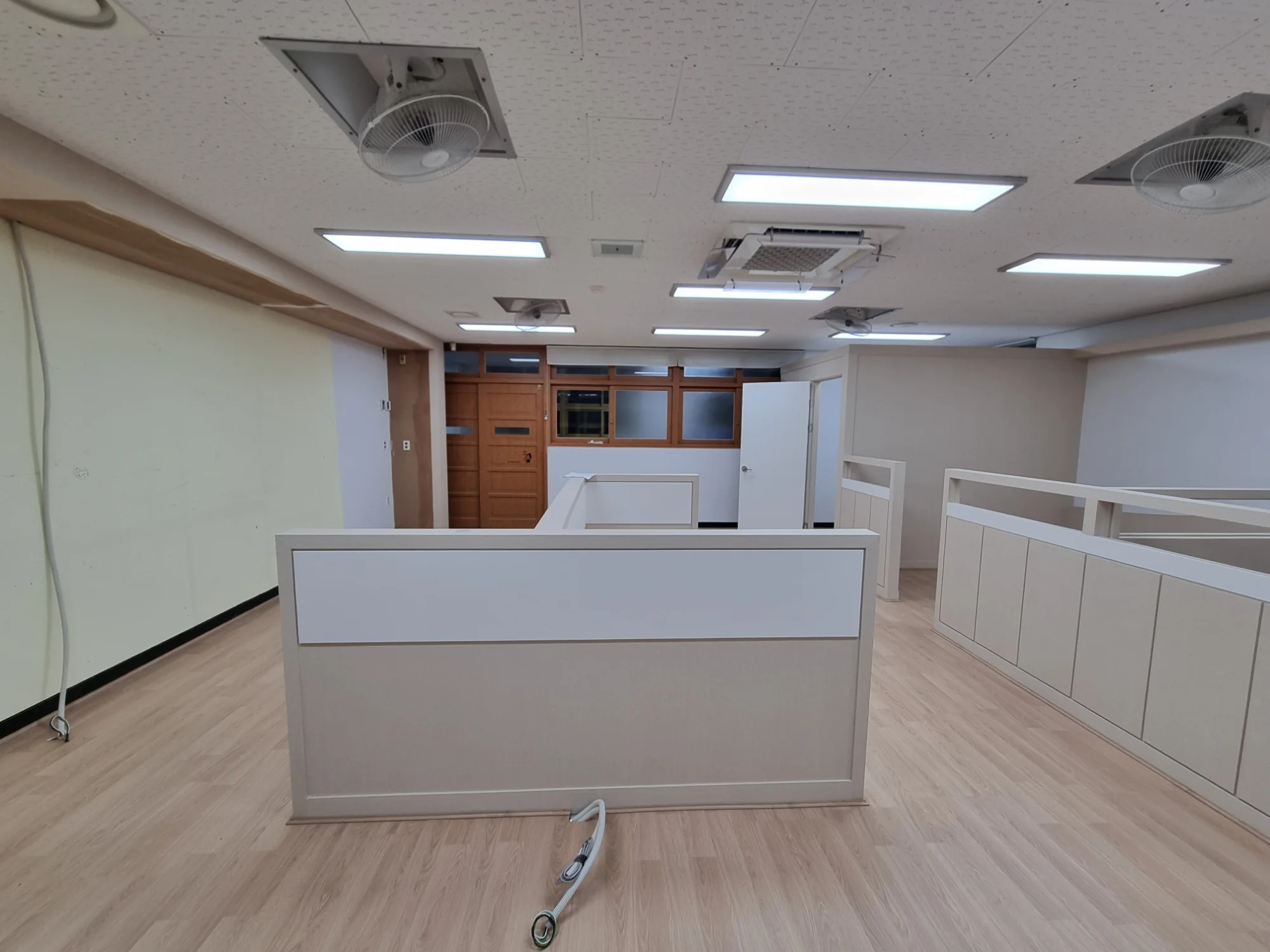 인천 연수구 학교 20평 전기온돌강화마루 시공 사진 1