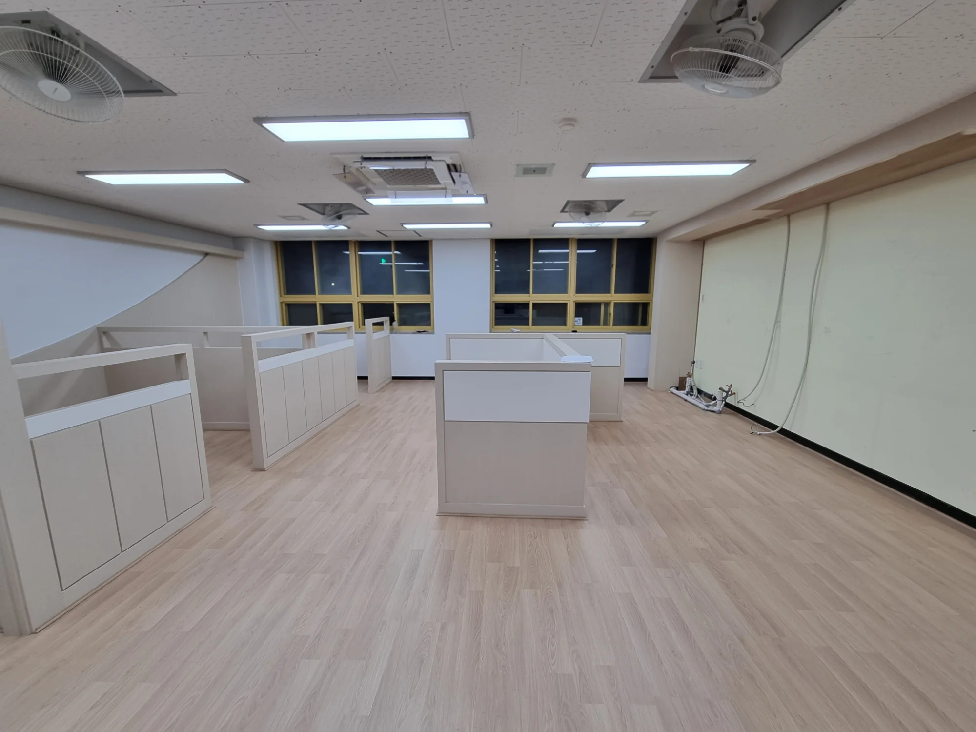 인천 연수구 학교 20평 전기온돌강화마루 시공 사진 2