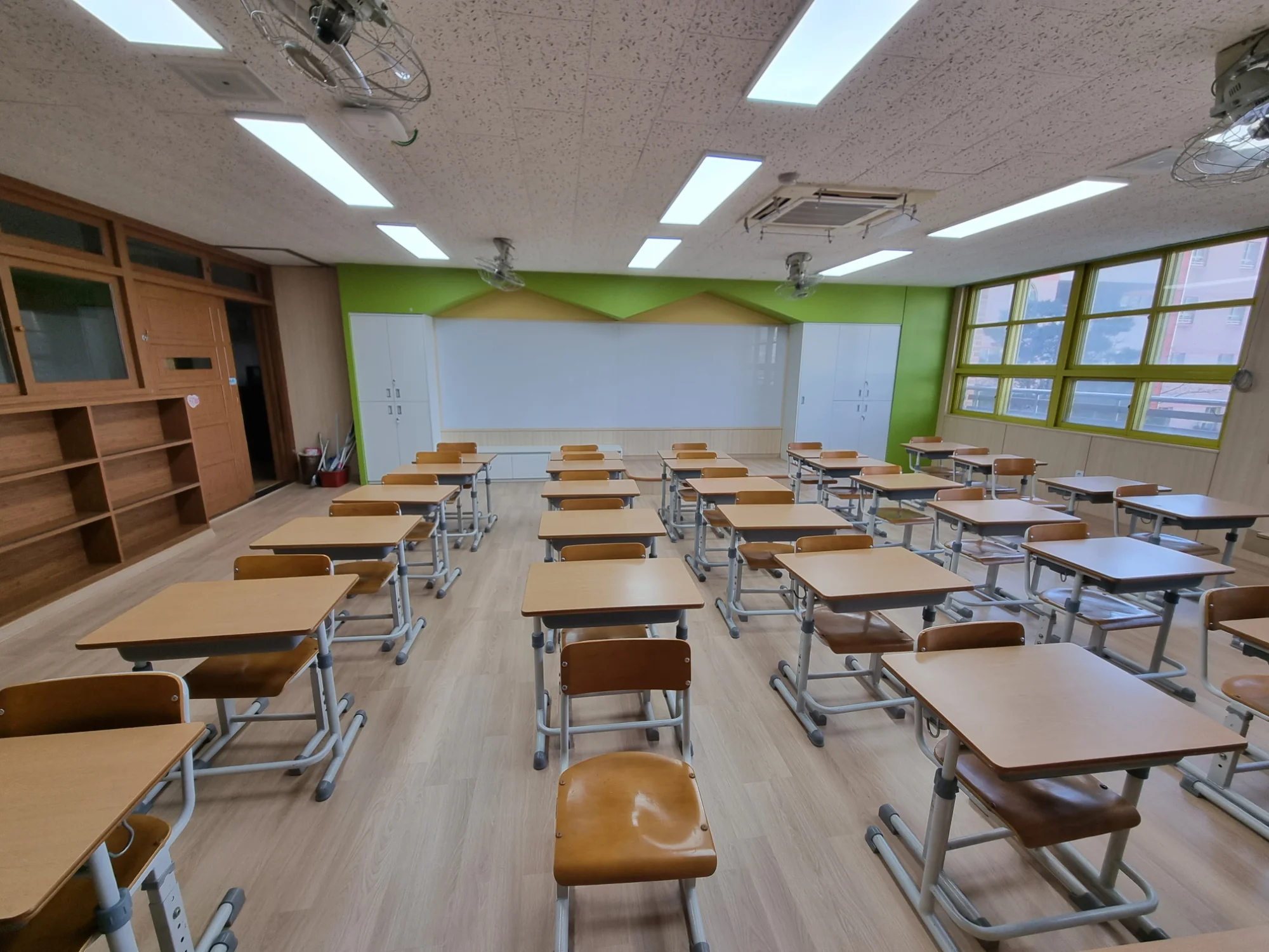 경기 수원시 학교 60평 전기온돌강화마루 시공 사진 5