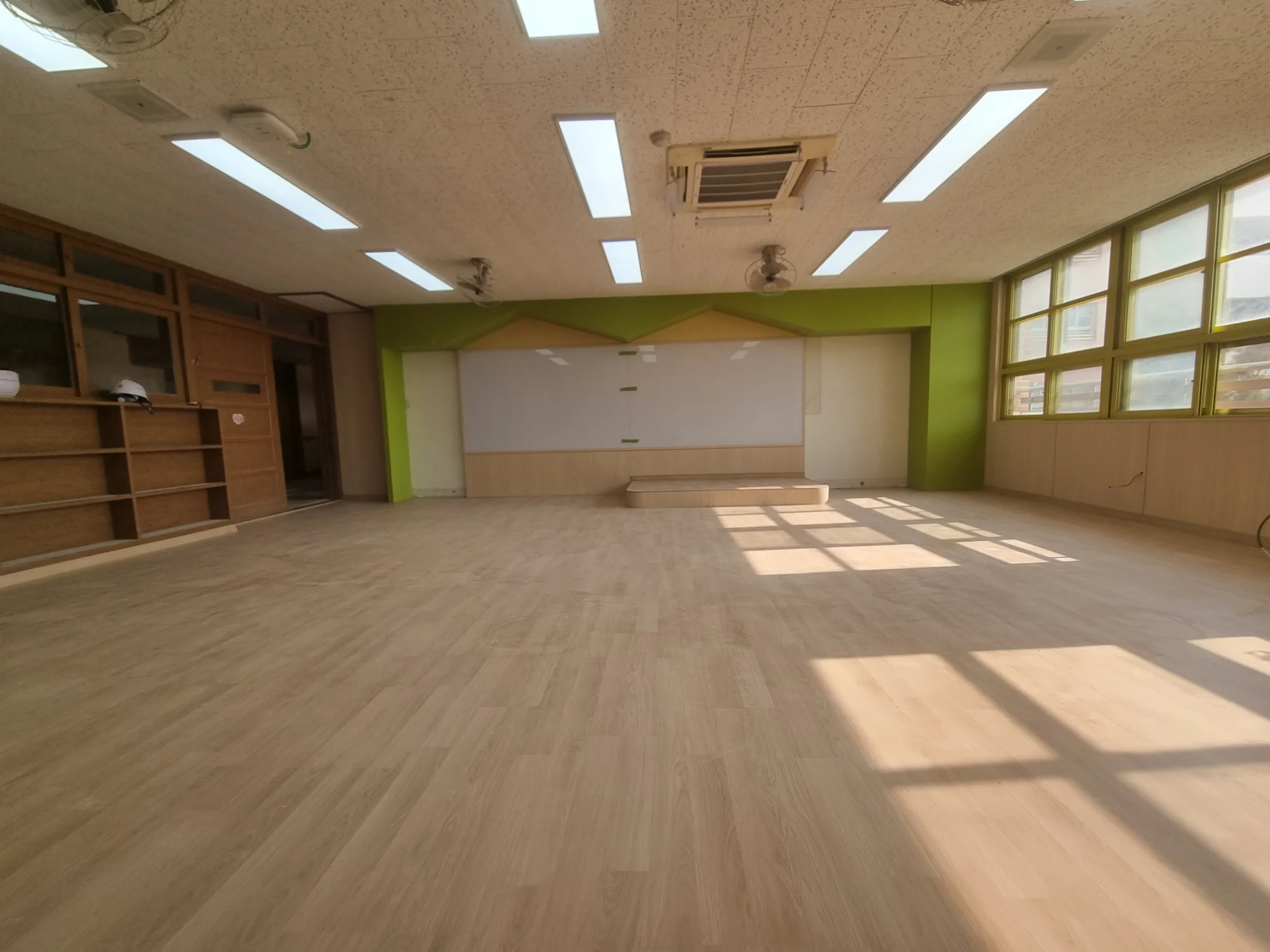 경기 수원시 학교 60평 전기온돌강화마루 시공 사진 2
