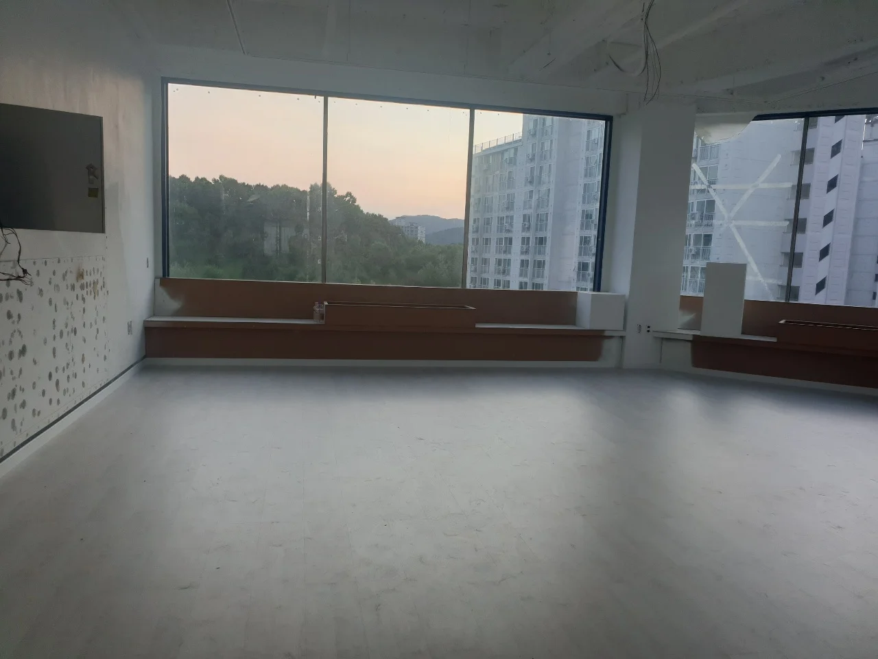 경기 남양주시 운동 시설 25평 전기온돌강화마루 시공 사진 3