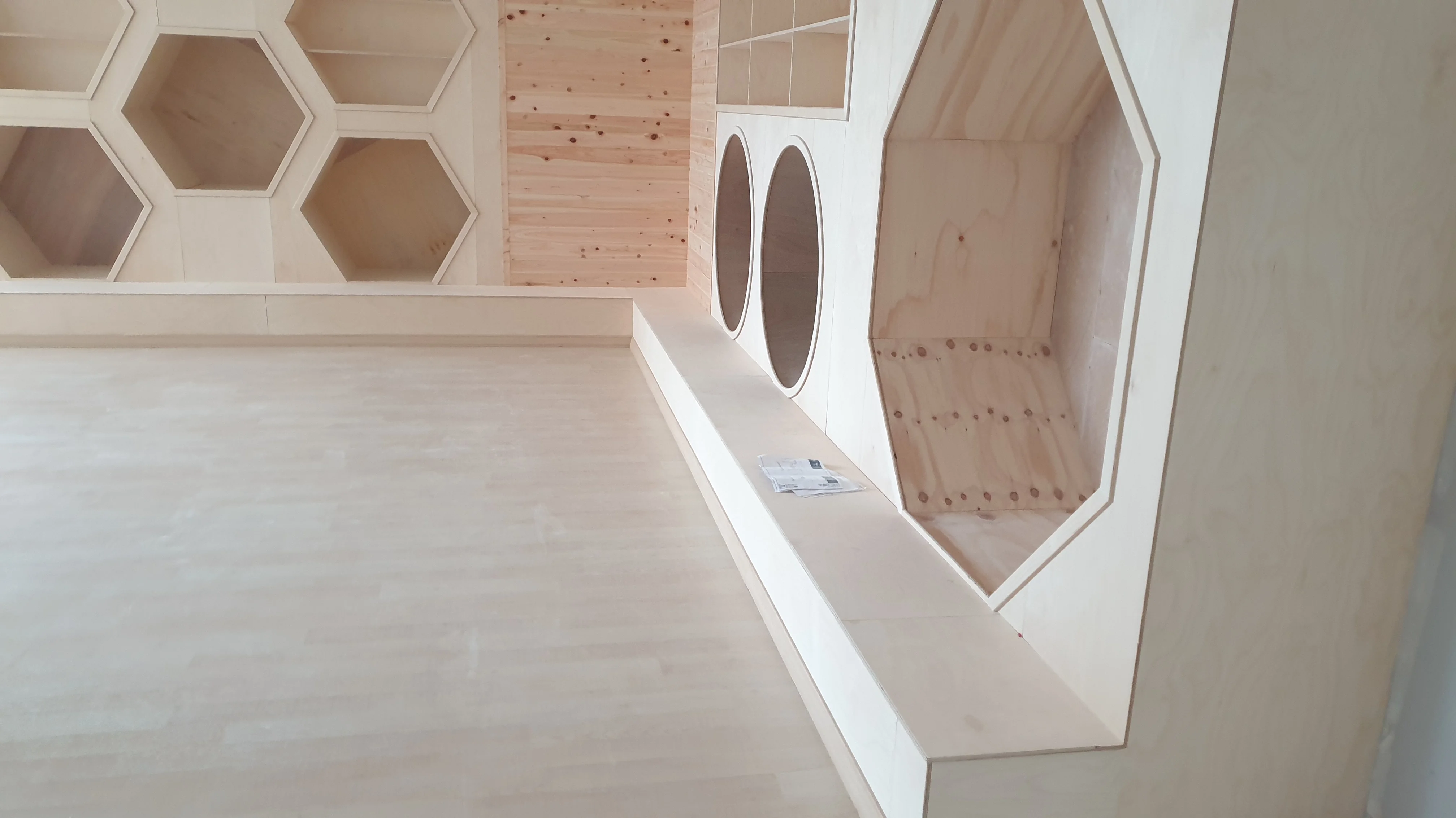 경기 수원시 학교 22평 전기온돌강화마루 시공 사진 3