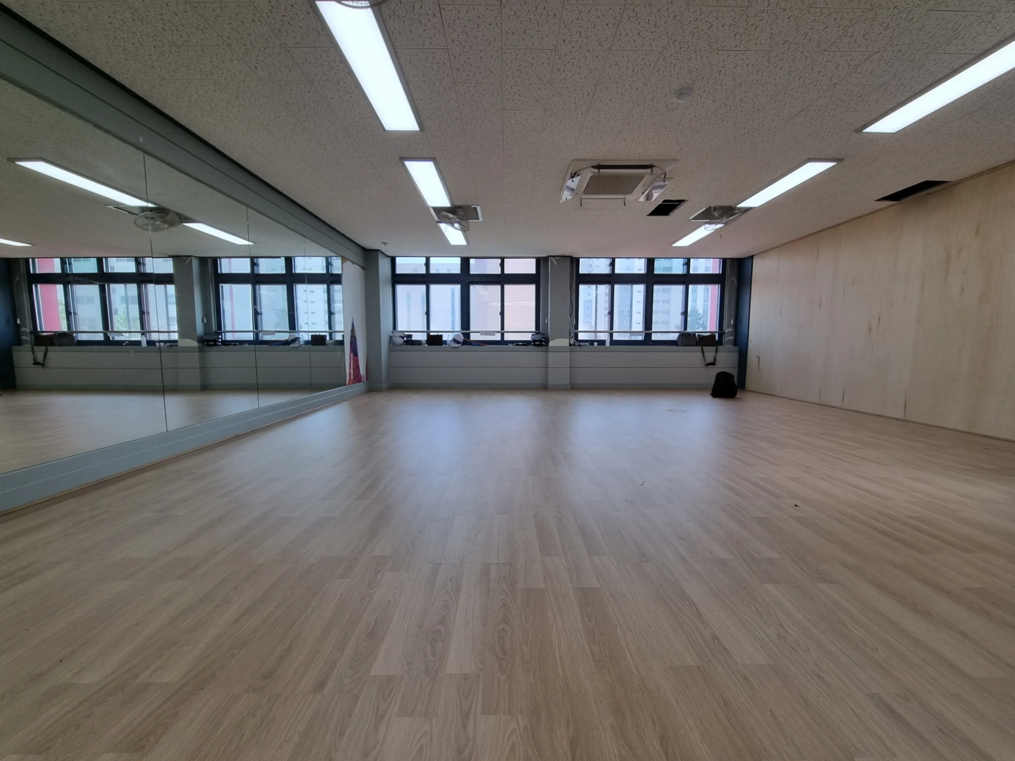 인천 남동구 학교 20평 전기온돌강화마루 시공 사진 1