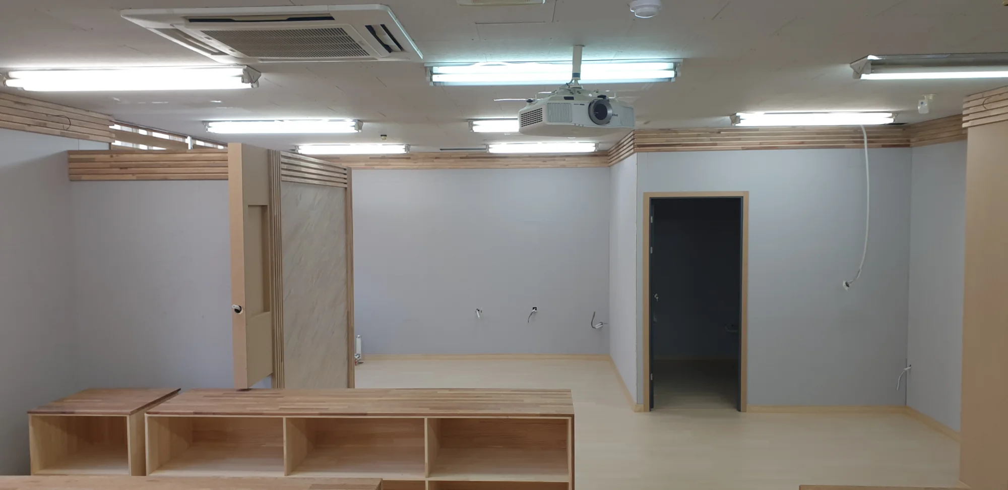경기 수원시 학교 25평 전기온돌강화마루 시공 사진 1