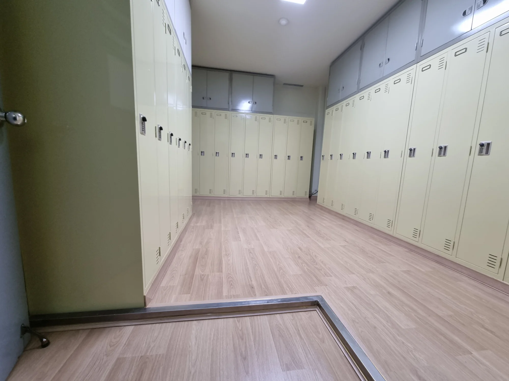 경기 안산시 휴게실 5평 전기온돌강화마루 시공 사진 2