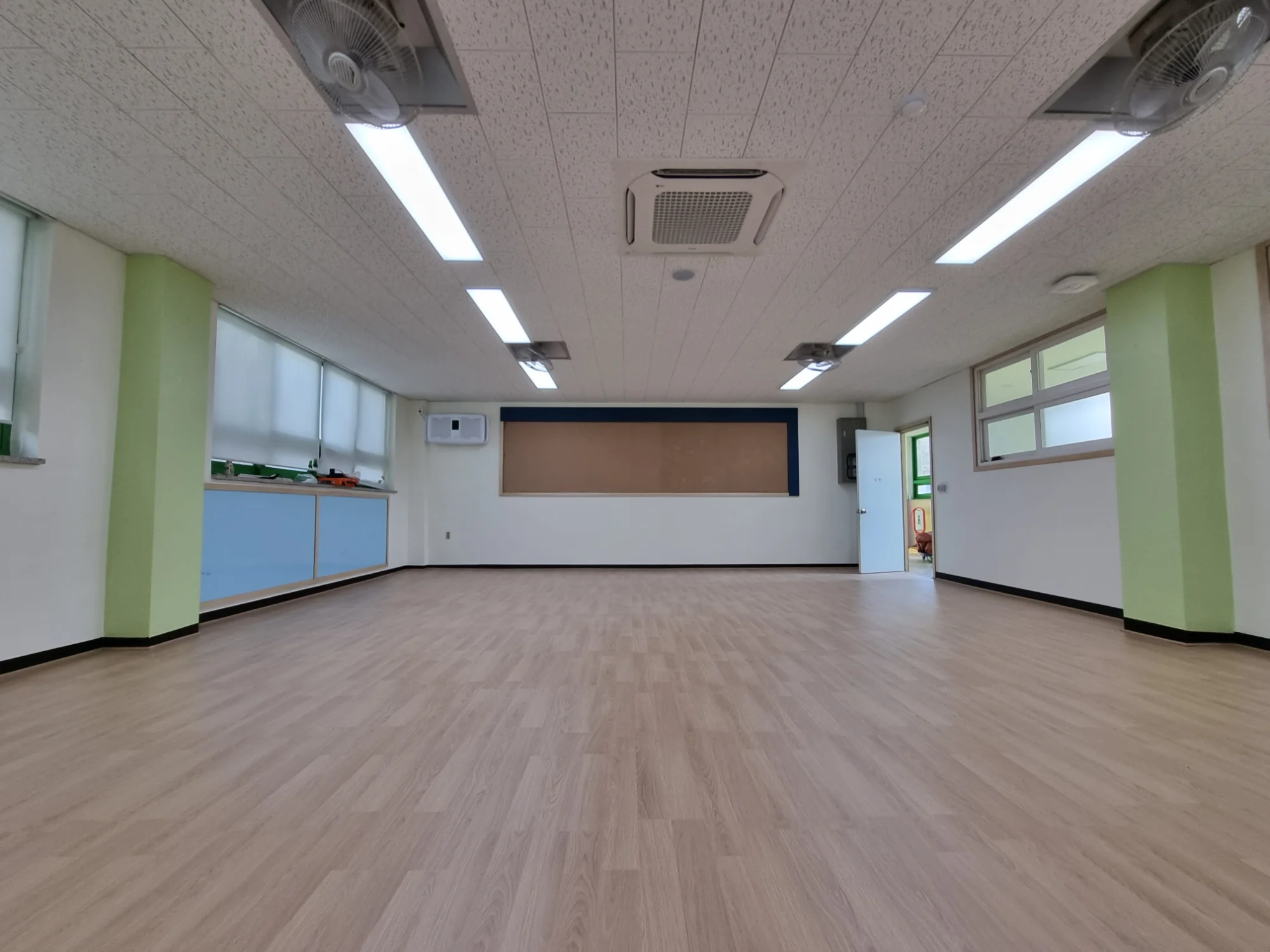 인천 부평구 학교 20평 전기온돌강화마루 시공 사진 1