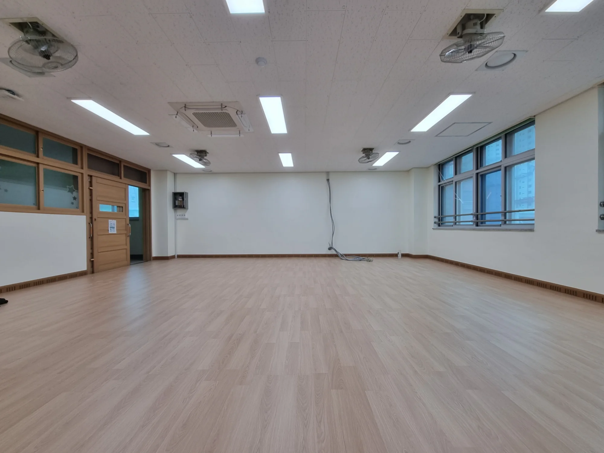 인천 미추홀구 학교 20평 전기온돌강화마루 시공 사진 2