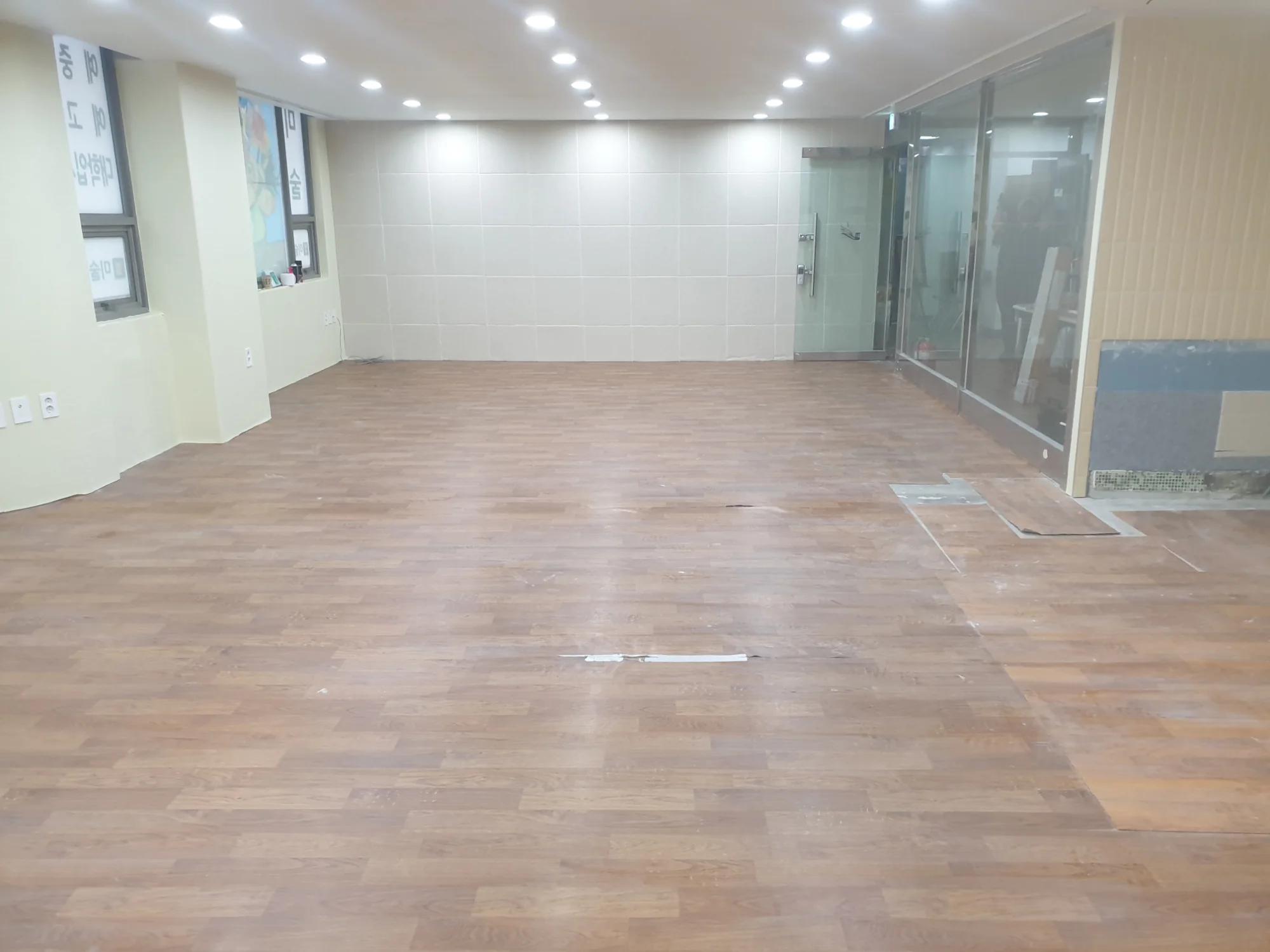 경기 의정부시 상업 시설 18평 전기온돌강화마루 시공 사진 1