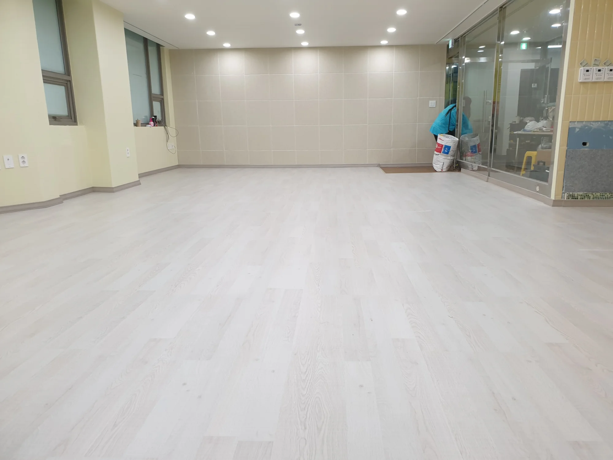 경기 의정부시 상업 시설 18평 전기온돌강화마루 시공 사진 2
