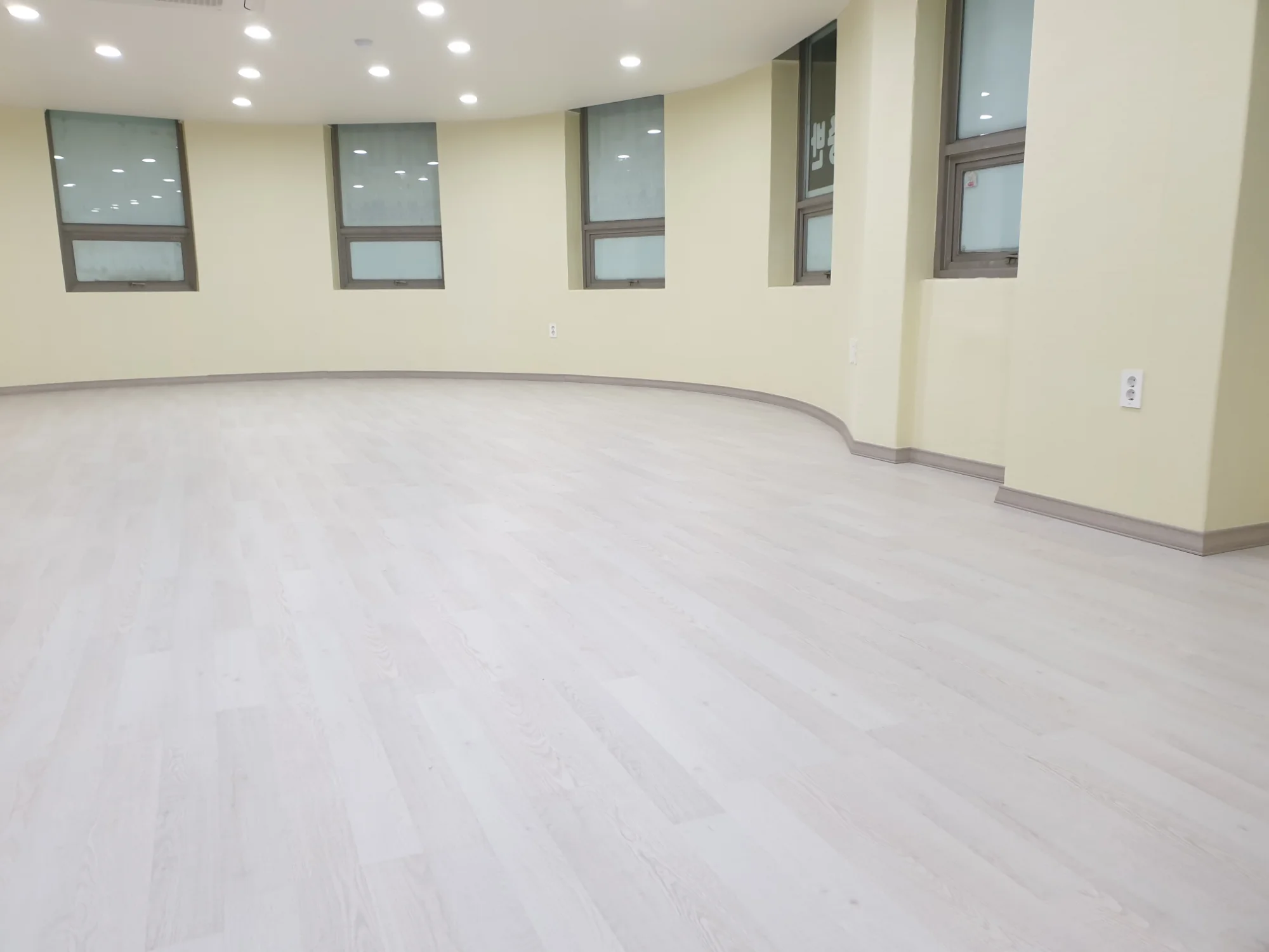 경기 의정부시 상업 시설 18평 전기온돌강화마루 시공 사진 3